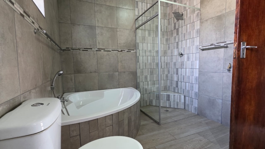 To Let 3 Bedroom Property for Rent in Flamwood North West